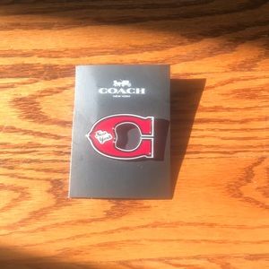 Coach Mew York Pin